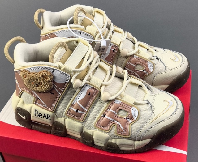 Women Air More Uptempo 01